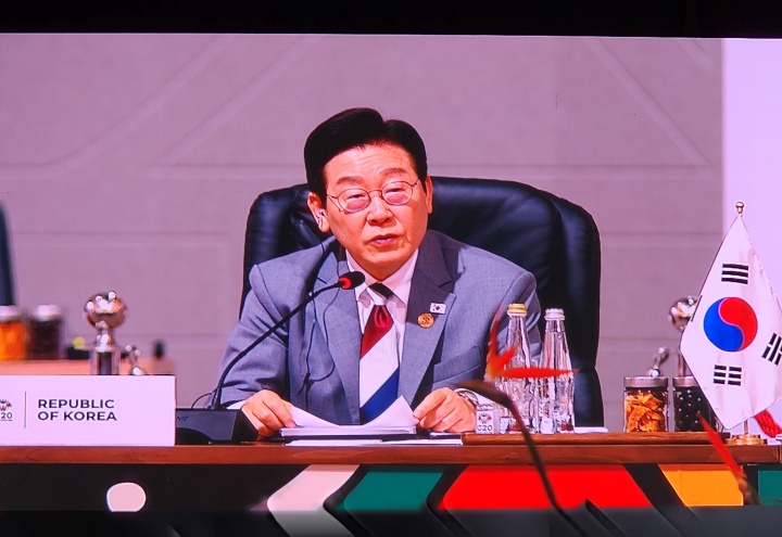 이재명 대통령이 22일(현지시간) 남아프리카공화국 요하네스버그에서 열린 주요 20개국(G20) 정상회의 세션1에서 발언하고 있다.(사진=저작권자(c) 연합뉴스, 무단 전재-재배포 금지)
