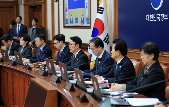 김민석 국무총리가 25일 서울 종로구 정부서울청사에서 열린 국무회의에서 모두발언을 하고 있다. 2025.11.25. (ⓒ뉴스1, 무단 전재-재배포 금지)