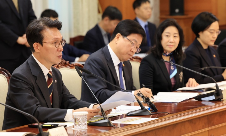 김민석 국무총리가 25일 서울 종로구 정부서울청사에서 열린 제17차 미세먼지특별대책위원회 회의에서 모두발언을 하고 있다. 2025.11.25. (ⓒ뉴스1, 무단 전재-재배포 금지)