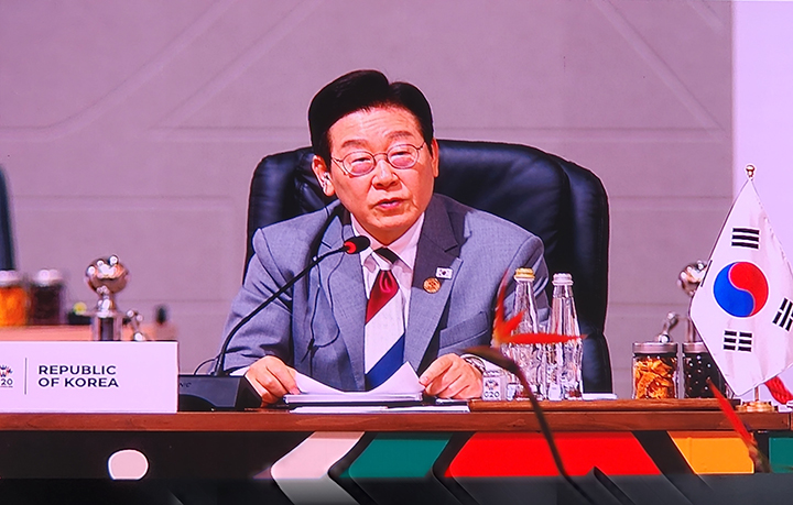 이재명 대통령이 지난 22일(현지시간) 남아프리카공화국 요하네스버그에서 열린 '주요 20개국(G20) 정상회의' 세션1에서 발언하고 있다.(사진=저작권자(c) 연합뉴스, 무단 전재-재배포 금지)