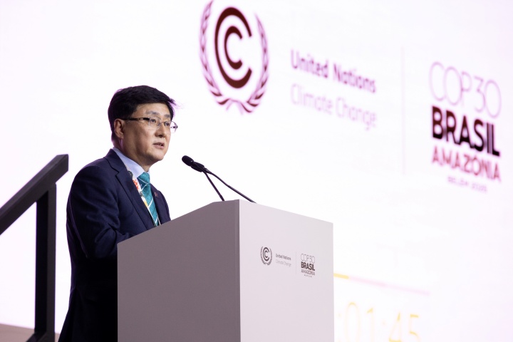 김성환 기후에너지환경부 장관이 11월 17일(현지시각) 브라질 벨렝에서 열리고 있는 제30차 유엔기후변화협약당사국총회(COP30)에 참석해 2035 NDC 목표에 대하여 고위급 국가발언을 하고 있다.(ⓒ뉴스1, 기후에너지환경부 제공, 무단 전재-재배포 금지)