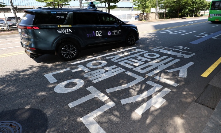 서울 마포구 상암동 자율주행시범운행지구에서 자율주행차가 달리고 있다. 2024.6.13. (ⓒ뉴스1, 무단 전재-재배포 금지)