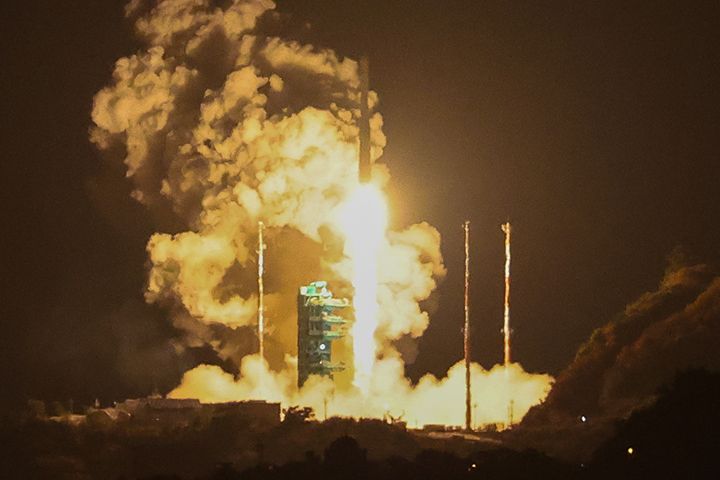 한국형 발사체 누리호(KSLV-Ⅱ)가 27일 새벽 전남 고흥군 나로우주센터에서 4차 발사를 맞아 우주로 날아오르고 있다. 2025.11.27 (ⓒ뉴스1, 무단 전재-재배포 금지)