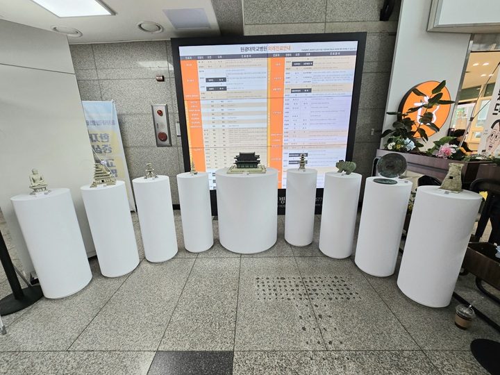 2025 국가유산 디지털 체험 촉각 모형 전시장 전경.