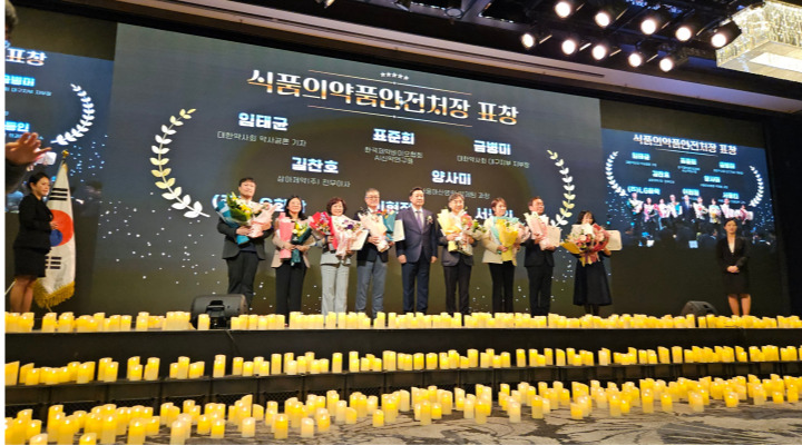 수상자들의 단체 기념 촬영.