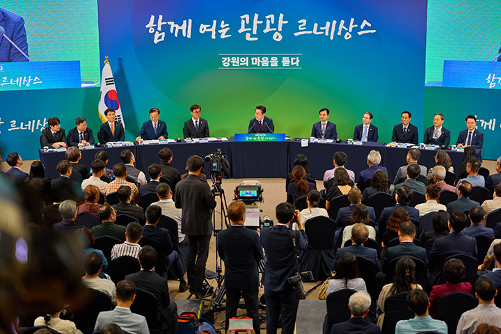 이재명 대통령이 강원 춘천시 강원창작개발센터에서 열린 '강원의 마음을 듣다' 타운홀 미팅에서 발언하고 있다. 2025.9.12 (ⓒ뉴스1, 무단 전재-재배포 금지)