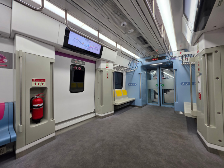 운정중앙역 행 GTX-A 내부 사진. 여유롭고 쾌적한 차내 환경이다.