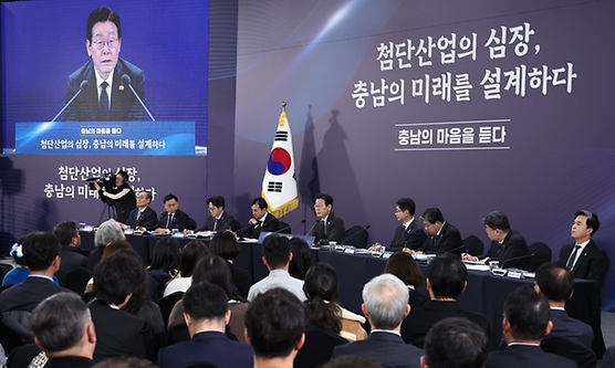 이 대통령 "지방 투자와 균형 발전이 한국이 생존할 유일한 길"