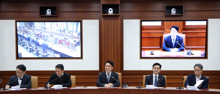 김민석 국무총리가 24일 서울 종로구 정부서울청사에서 열린 헌법존중 정부혁신 TF 간담회에서 모두발언을 하고 있다. 2025.11.24 (ⓒ뉴스1, 무단 전재-재배포 금지)