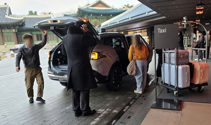 행사장인 신라호텔에는 많은 외국인이 숙박을 위해 왔다.