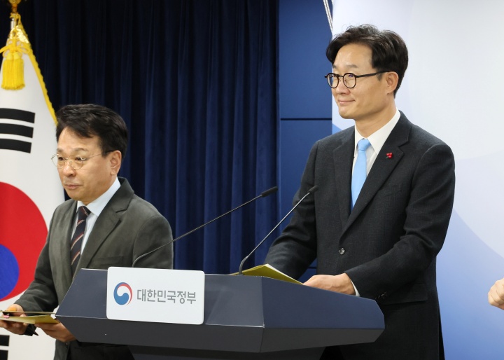 신현성 국무조정실 민정실장이 11일 서울 종로구 정부서울청사에서 사회대개혁위원회 출범 관련 브리핑을 하고 있다. 2025.12.11. (ⓒ연합뉴스, 무단 전재-재배포 금지)