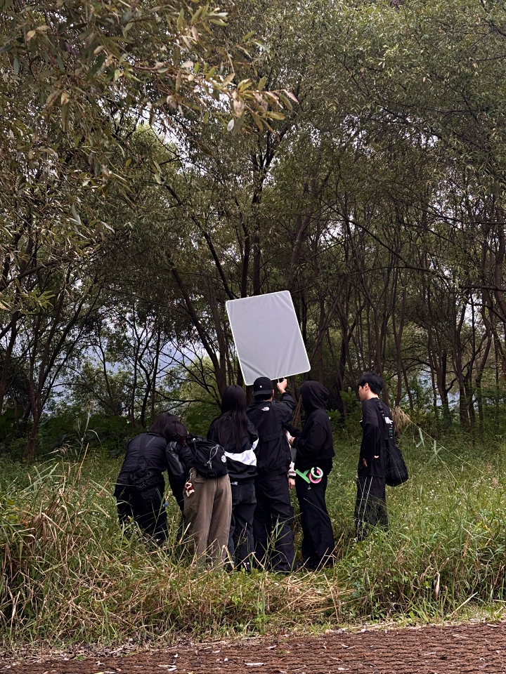 일상 속 자연을 바라보며 실험을 이어가다. (출처=에코톡)