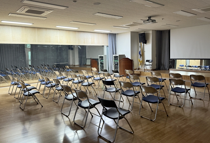 영화 관람용 외에 스포츠댄스실로도 운영된다.