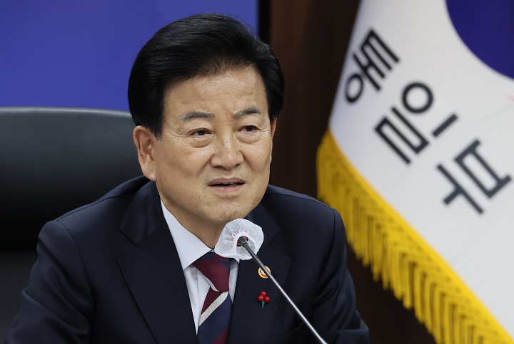 정동영 통일부 장관이 19일 서울 종로구 정부서울청사에서 업무보고 사후 브리핑을 하고 있다.(사진=저작권자(c) 연합뉴스, 무단 전재-재배포 금지)