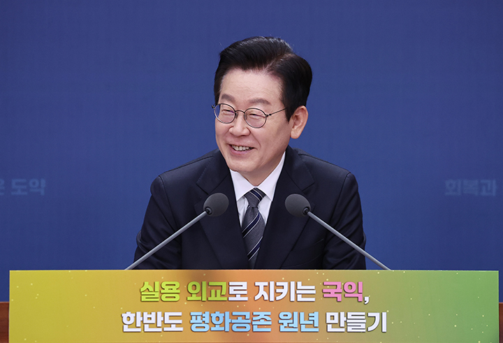 이재명 대통령이 지난 19일 정부서울청사 별관에서 열린 외교부(재외동포청)&middot;통일부 업무보고에서 발언하고 있다.(사진=저작권자(c) 연합뉴스, 무단 전재-재배포 금지)