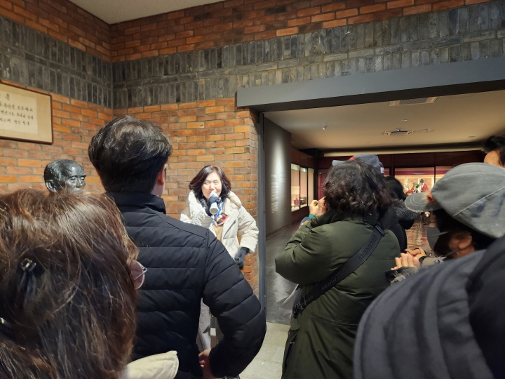 첫 일정은 온양민속박물관에서 해설을 들으면서 우리의 전통 풍속인 관혼상제 전시를 살펴봤다.