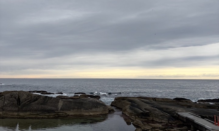 코스를 따라 돌아다니며 볼 수 있던 탁 트인 바다의 모습.