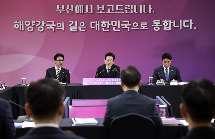 이재명 대통령이 23일 부산 동구 해양수산부 청사에서 열린 해수부 업무보고에서 발언하고 있다.(사진=저작권자(c) 연합뉴스, 무단 전재-재배포 금지)