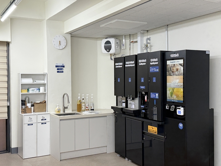 비교적 저렴한 가격대의 음료들, 적립도 가능하다.