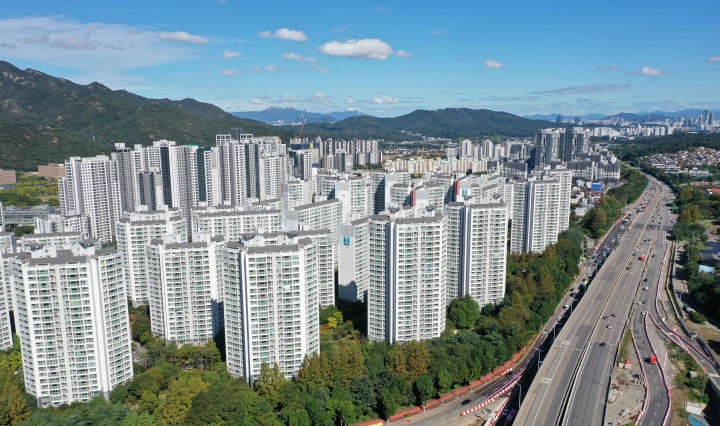 경기 과천시 아파트 단지들의 모습.2025.10.15. (ⓒ뉴스1, 무단 전재-재배포 금지)