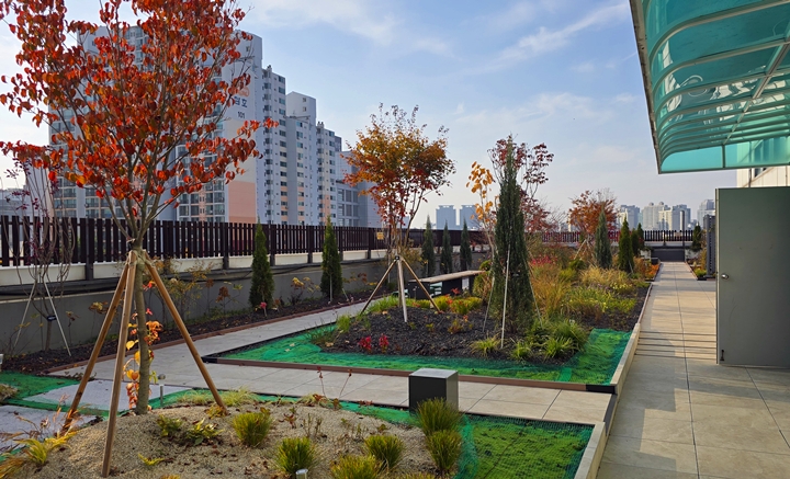 이야기가 담긴 아름다운 옥상정원으로 탄생했다.