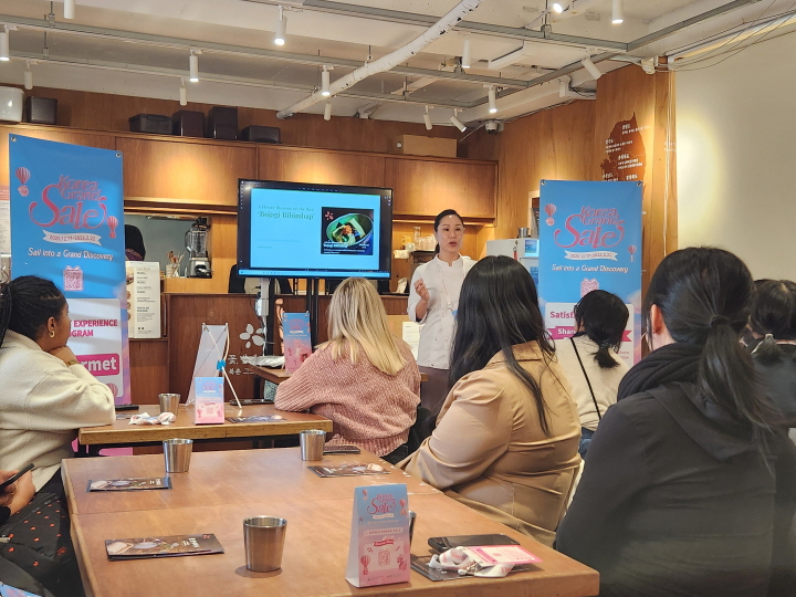 꽃,밥에피다 측은 우리의 한식 문화를 영어로 자세히 설명함으로써 외국인들이 쉽게 이해할 수 있었다.