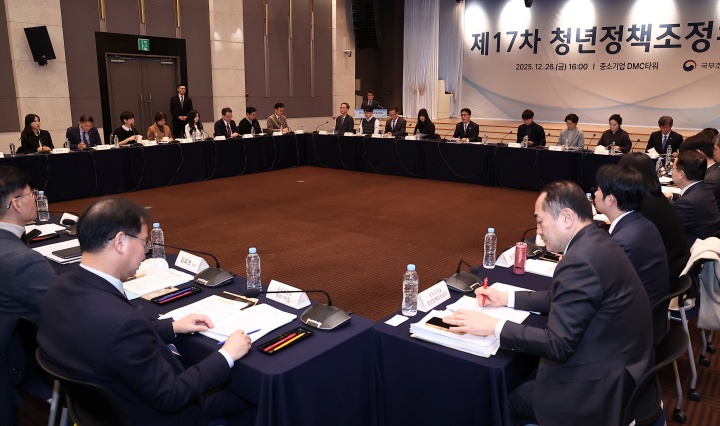 김민석 국무총리가 26일 서울 마포구 중소기업DMC타워에서 열린 제17차 청년정책조정위원회 회의에서 모두발언을 하고 있다. 2025.12.26. (ⓒ뉴스1, 무단 전재-재배포 금지)