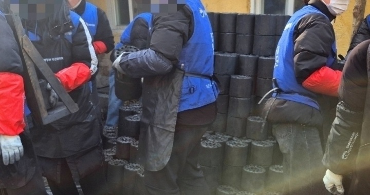 서울 서대문구 홍제동 개미마을 '사랑의 연탄 나눔' 봉사활동.