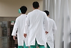 서울 시내 한 대형병원에서 의료진이 이동하고 있다. 2025.9.1 (사진=저작권자(c) 연합뉴스, 무단 전재-재배포 금지)