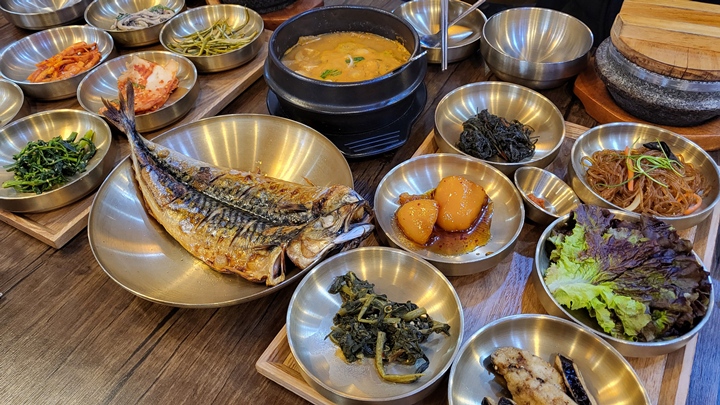 예약기반 음식점에서 식사를 했었다. 위와 같은 음식점은 '노쇼' 문제가 일어나면 다른 손님을 받기 어렵다고 한다.