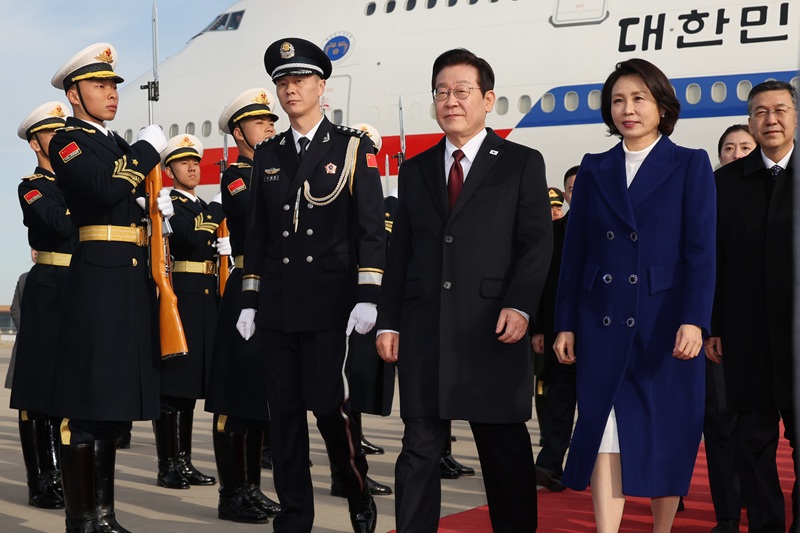 이재명 대통령, 중국 베이징 도착…동포간담회로 국빈 일정 시작