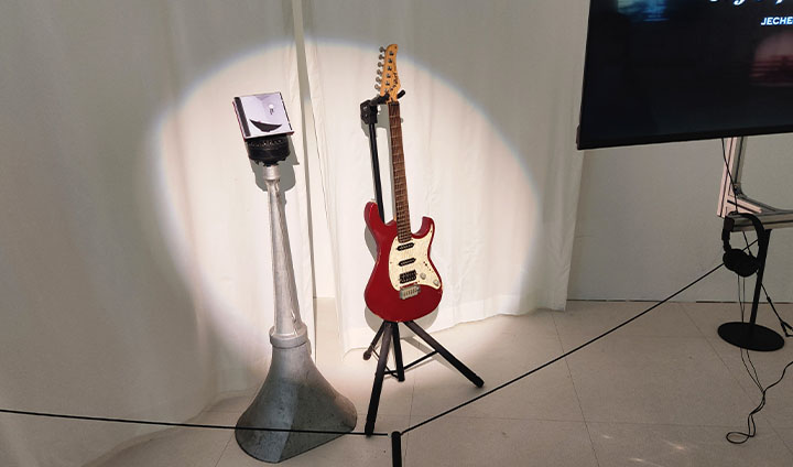 평소 창작자의 밴드 '새소년' 음악을 자주 듣는데, 이렇게 지역적인 추억과 더불어 경험 속에 몰입하게 되니 남다른 감상이 들었다.