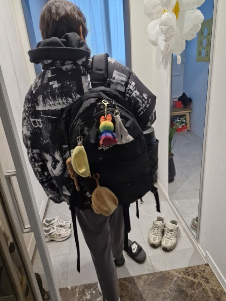 방학식 하는 날, 집에서 나서는 발걸음이 유독 가볍다.