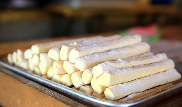 아산외암민속마을에서는 전통 음식 만들기 체험, 공예체험과 더불어 다양한 전통놀이를 즐길 수 있다. (출처: 대한민국 구석구석 누리집)