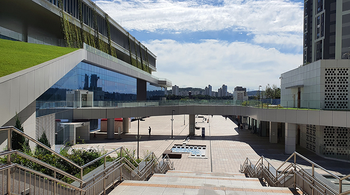 수원컨벤션센터 열린광장(사진= 수원컨벤션센터 제공)