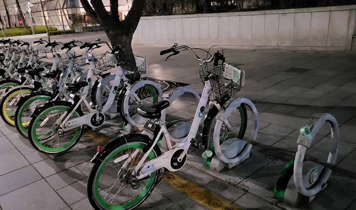 공유자전거는 우리 일상생활 어디서든 마주칠 수 있는 기구 중 하나다. 건강을 챙길 수 있을 뿐 아니라 환경까지 지킬 수 있어 나 역시 애용하고 있기도 하다.