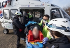 경기도 수원 아주대학교병원 권역외상센터로 닥터헬기가 환자를 이송하고 있다. 2025.1.1 (ⓒ뉴스1, 무단 전재-재배포 금지)