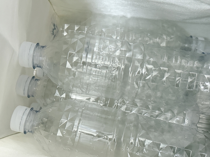 집에서 미리 모아둔 무라벨 페트병