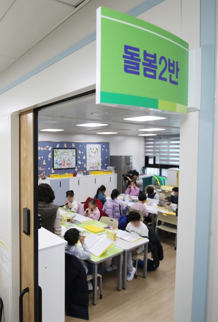 제주시 아라동 아라초등학교에서 2학년 학생들이 겨울방학 선택형 돌봄 프로그램을 듣고 있다. 2025.2.5. (ⓒ뉴스1, 무단 전재-재배포 금지)