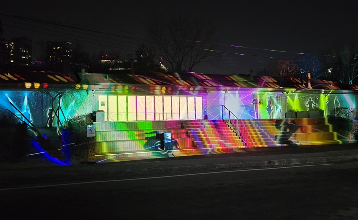 축복의 턴테이블을 보며 용산의 이면도 감상했다.