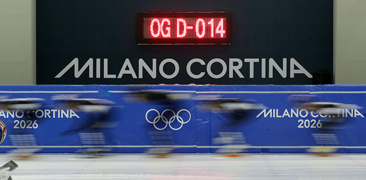 쇼트트랙 국가대표 선수들이 동계올림픽 개막 14일 전인 23일 충북 진천국가대표선수촌 빙상장에서 훈련하고 있다.(ⓒ뉴스1, 무단 전재-재배포 금지)