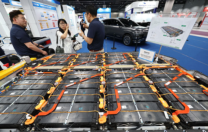 서울 강서구 코엑스마곡 컨벤션센터에서 열린 '2025 대한민국 순환경제 페스티벌'에서 배터리의 원래 성능을 복원한 재제조 전기차 배터리팩이 전시돼 있다.2025.7.2.(사진=저작권자(c) 연합뉴스, 무단 전재-재배포 금지)