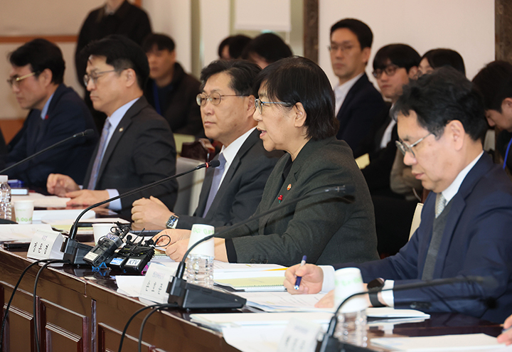 정은경 보건복지부 장관이 26일 서울 종로구 정부서울청사에서 열린 2026년도 제1차 국민연금기금운용위원회에서 발언하고 있다. 2026.1.26 (사진=저작권자(c) 연합뉴스, 무단 전재-재배포 금지)