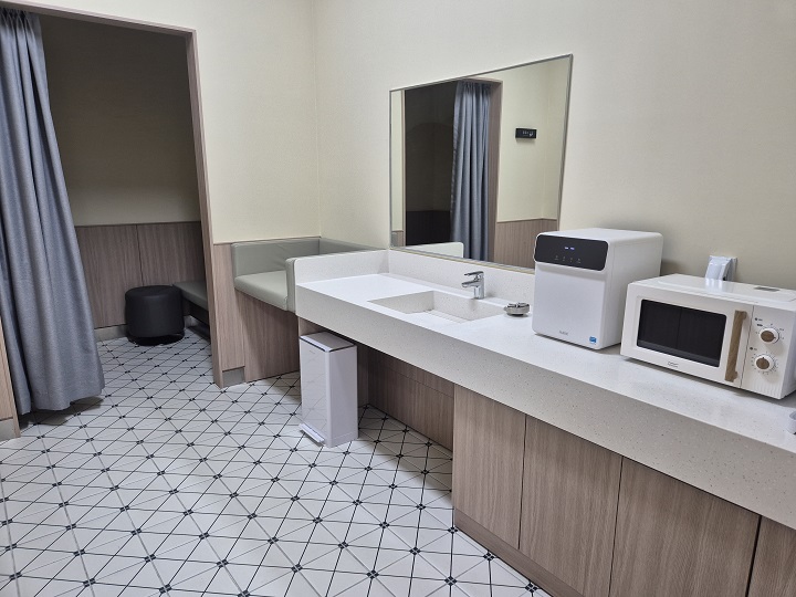 고속도로 휴게소 깨끗한 수유실 등 다양한 편의시설 완비.