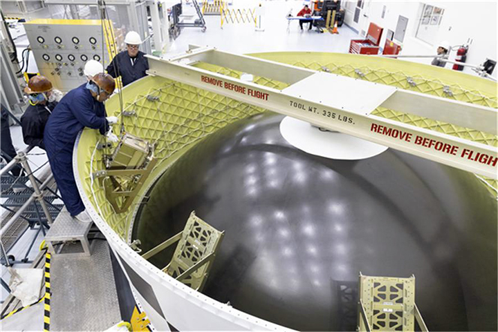 오리온 스테이지 어댑터(OSA)에 장착되는 'K-라드큐브' 디스펜서 모습(사진=NASA 제공)