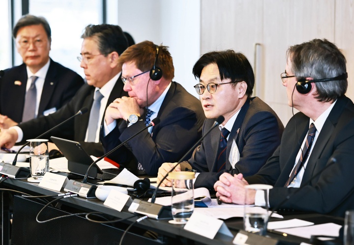 김정관 산업통상부 장관이 26일(현지시간) 캐나다 토론토 파크 하얏트호텔에서 열린 '제3차 한-캐나다 CEO 대화'에 참석해 인사말을 하고 있다. 2026.1.27 (ⓒ뉴스1, 산업통상부 제공, 무단 전재-재배포 금지)