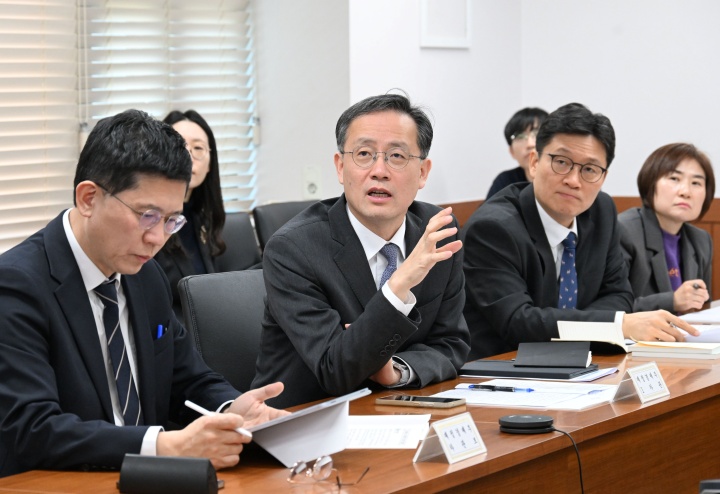 이형일 재정경제부 차관이 3일 서울 종로구 정부서울청사에서 열린 물가관계차관회의를 주재하고 있다. (ⓒ뉴스1, 재정경제부 제공, 무단 전재-재배포 금지)