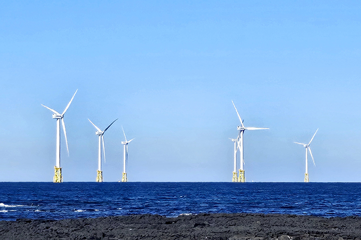 제주시 한림읍 한림항에서 보이는 해상 풍력발전기. 2025.11.15 (사진=저작권자(c) 연합뉴스, 무단 전재-재배포 금지)