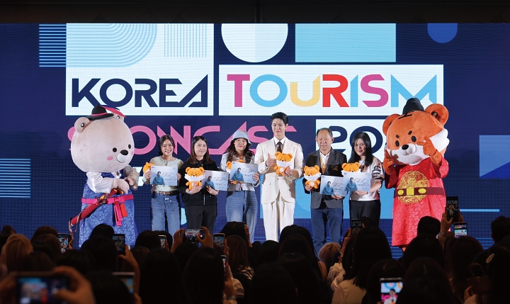 한국관광 명예홍보대사 박보검이 1월 24일 태국 방콕에서 열린 '2026 태국국제여행박람회'에서 현지 관객과 소통하며 한국 관광을 알리고 있다.