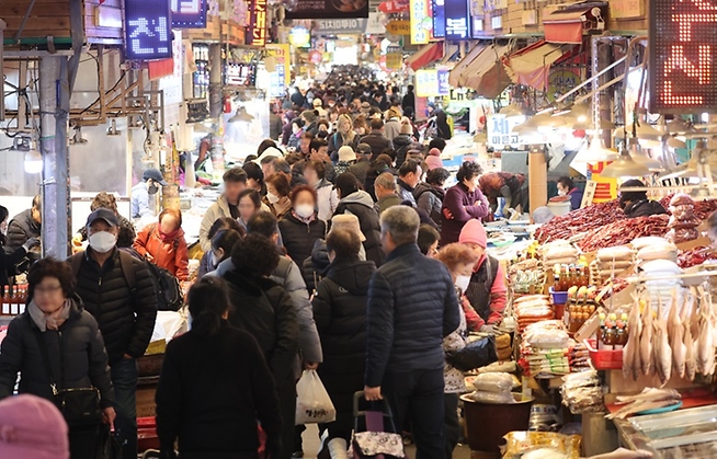 '떠나는 지역에서 머무는 지역으로'…일자리·문화·상권 회복 나선다
